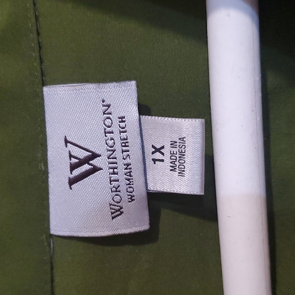 Worthington Green Button Front Fitted Blouse - Picture 3 of 3